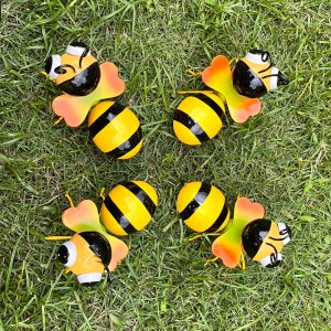 4PCS Metal Yard Art Cute Bees Garden Decor For Outside Lawn Ornaments Backyard Patio Decor