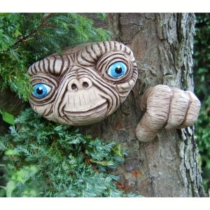 1pc ET Resin Sculpture, Alien Tree Hugger Statue For Tree Decor, Garden Decor, Outdoor Decor